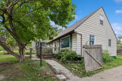 2617 Sheridan Ave, Des Moines, IA 50310