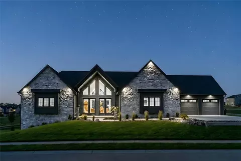 4735 Centennial Blvd, Urbandale, IA 50323
