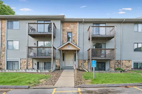 9533 University Ave #4, Clive, IA 50325