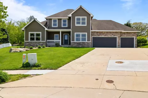 7709 Ashley Pl, Johnston, IA 50131