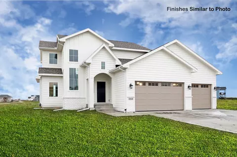 679 SW 15th St, Grimes, IA 50111