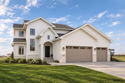 679 SW 15th St, Grimes, IA 50111