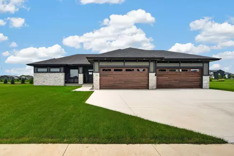 3794 NW 183rd St, Clive, IA 50325