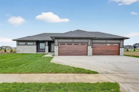 3794 NW 183rd St, Clive, IA 50325