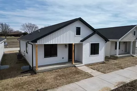 1005 Willow Dr, Manning, IA 51455
