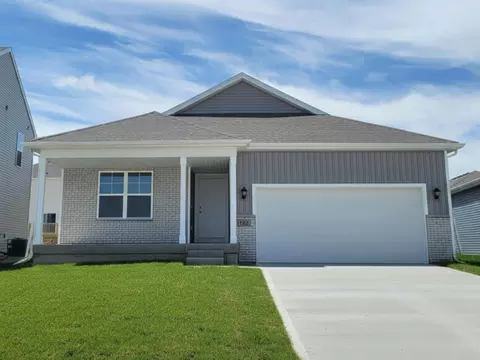 14208 Ironwood Dr, Urbandale, IA 50111
