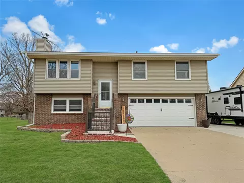8735 NW 53rd Pl, Johnston, IA 50131