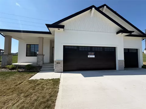 16318 Ironwood Ln, Urbandale, IA 50323