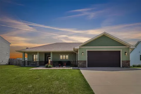 711 Lily Ln, Pleasantville, IA 50225