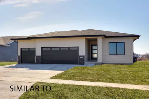 16314 Ironwood Ln, Urbandale, IA 50323