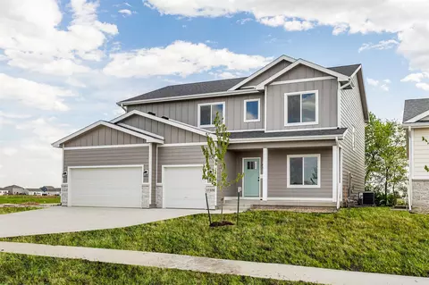 17550 Brookview Dr, Urbandale, IA 50322