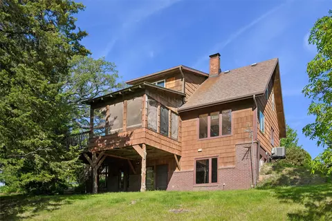 34510 Irving Ct, Earlham, IA 50072