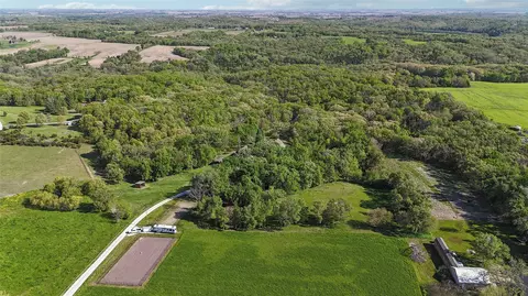 34510 Irving Ct, Earlham, IA 50072