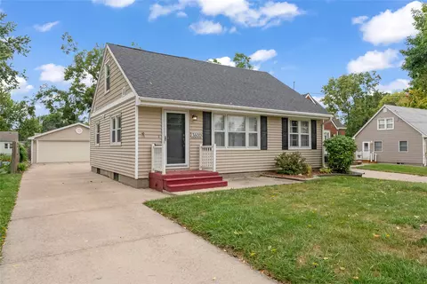 3600 52nd St, Des Moines, IA 50310
