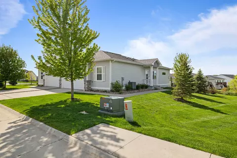 9288 Primo Ln, West Des Moines, IA 50266