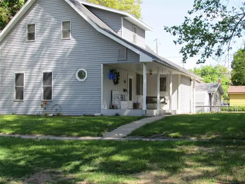 213 W Robinson St, Knoxville, IA 50138