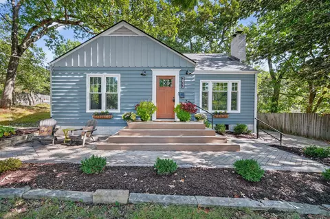 213 42nd St, Des Moines, IA 50312