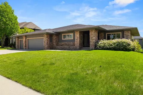 4303 161st St, Urbandale, IA 50323