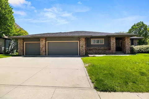 4303 161st St, Urbandale, IA 50323