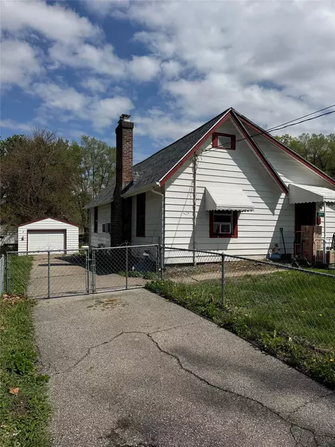 1317 E 16th St, Des Moines, IA 50316