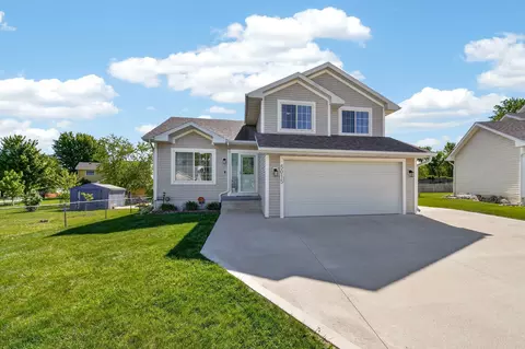 5015 71st St, Urbandale, IA 50322