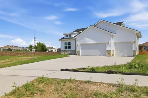1320 NW Yorktown Dr, Waukee, IA 50263