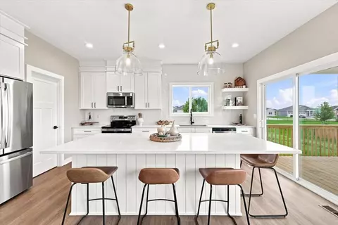 1320 NW Yorktown Dr, Waukee, IA 50263