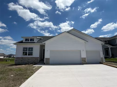 1320 NW Yorktown Dr, Waukee, IA 50263