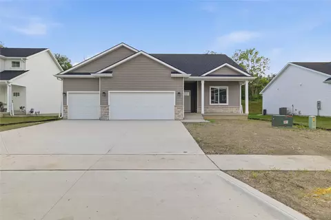 580 NW Georgetown Dr, Waukee, IA 50263