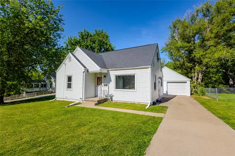 3422 66th St, Urbandale, IA 50322