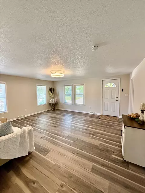1820 E 25th St, Des Moines, IA 50317