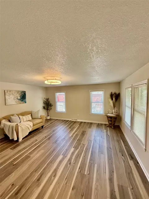 1820 E 25th St, Des Moines, IA 50317