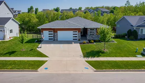 4950 Bulldog Ave, Van Meter, IA 50261