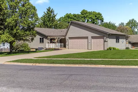 3201 Polaris Dr, Ames, IA 50010