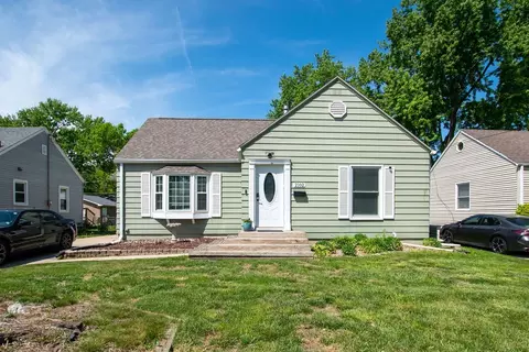 2102 55th St, Des Moines, IA 50310