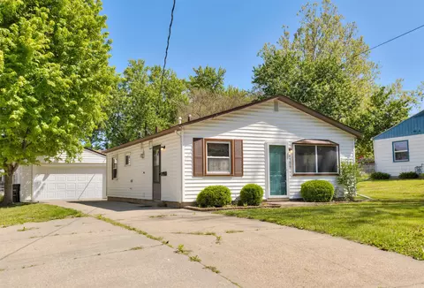 4106 E Seneca Ave, Des Moines, IA 50317