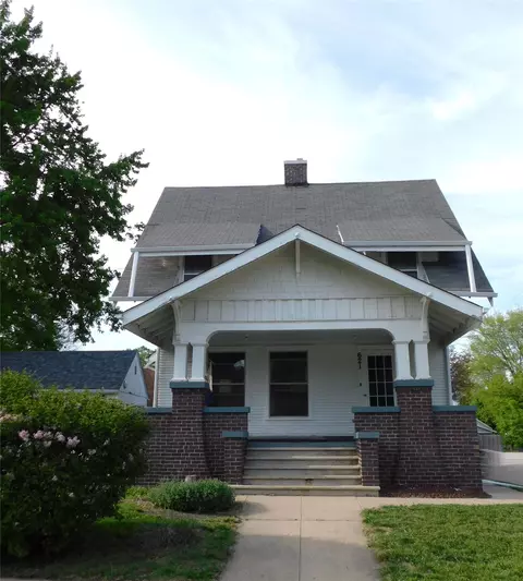 621 8th St, Boone, IA 50036