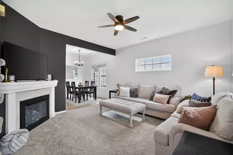 1209 S 52nd St #1103, West Des Moines, IA 50265