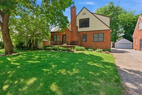 2702 41st Pl, Des Moines, IA 50310