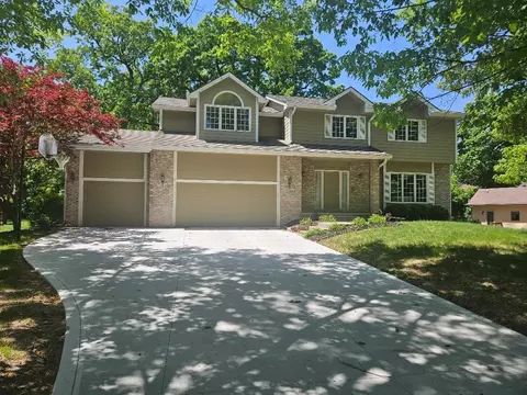 7080 Forest Dr, Johnston, IA 50131