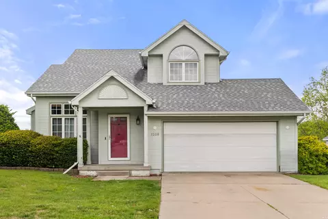 1208 E 18th St, Norwalk, IA 50211