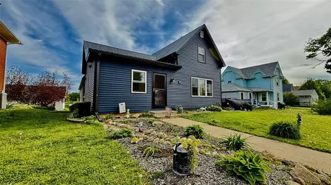 210 Johnston St, Gladbrook, IA 50635