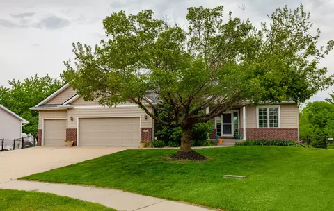 4209 127th Cir, Urbandale, IA 50323