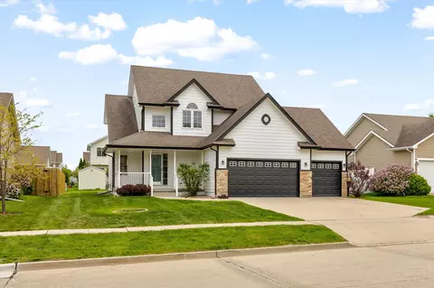 655 Carefree Ln, Waukee, IA 50263