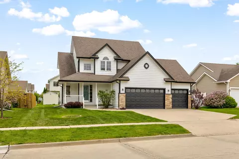655 Carefree Ln, Waukee, IA 50263