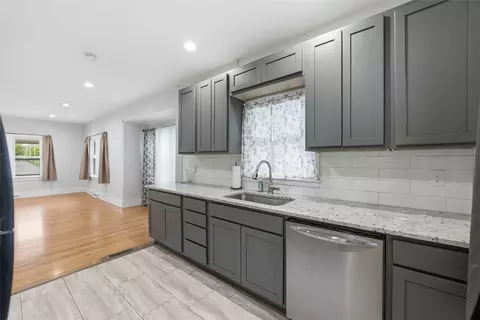 1716 E 14th St, Des Moines, IA 50316