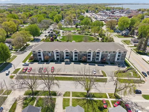 809 7th St N #313, Clear Lake, IA 50428