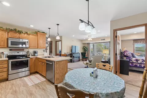 809 7th St N #313, Clear Lake, IA 50428