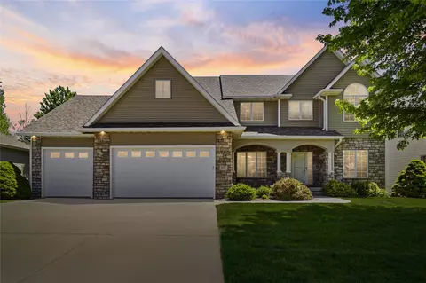 6017 NW 94th St, Johnston, IA 50131