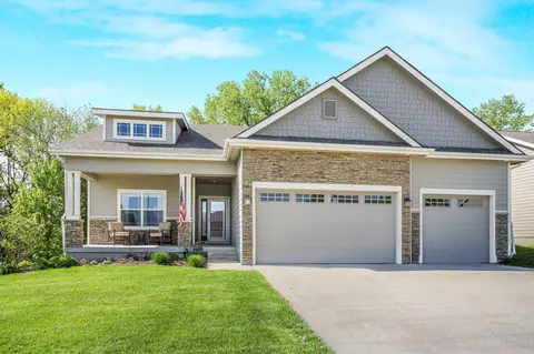 16214 Northpark Dr, Urbandale, IA 50323